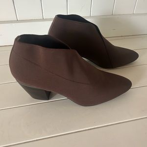 Aerosoles brown booties size 5.5
